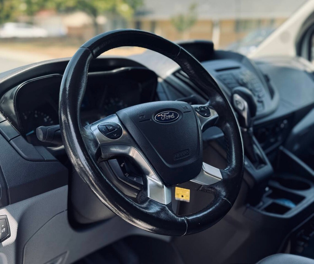 Ford Transit Van Vehicle Full-screen Gallery Image 12