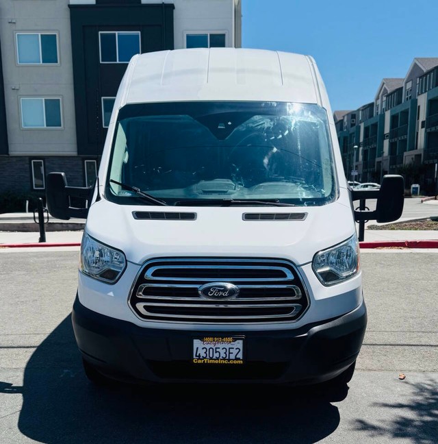 Ford Transit Van Vehicle Full-screen Gallery Image 03