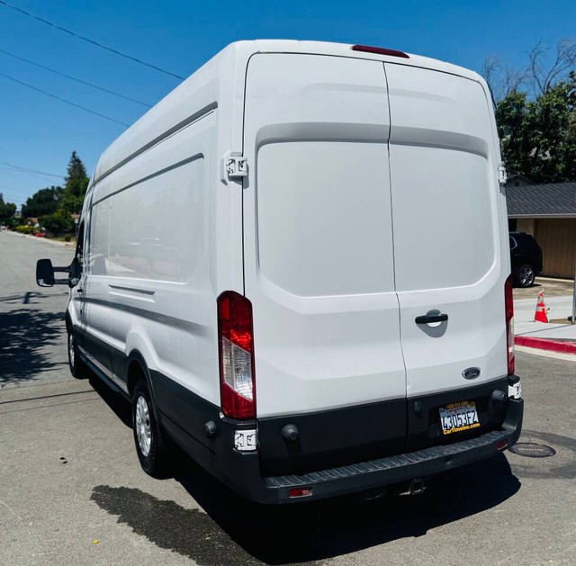 Ford Transit Van Vehicle Full-screen Gallery Image 06