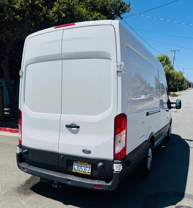 Ford Transit Van Vehicle Full-screen Gallery Image 08