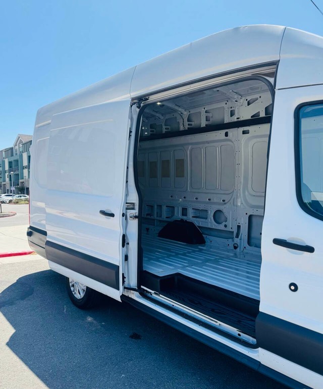 Ford Transit Van Vehicle Full-screen Gallery Image 10