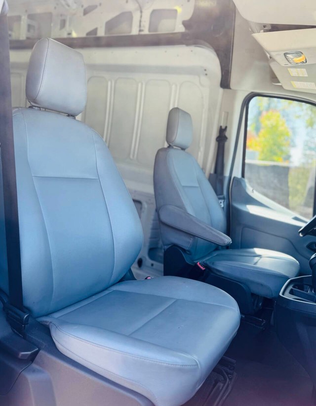 Ford Transit Van Vehicle Full-screen Gallery Image 15