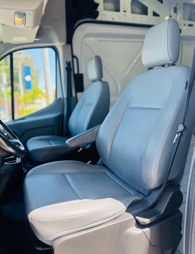 Ford Transit Van Vehicle Full-screen Gallery Image 16