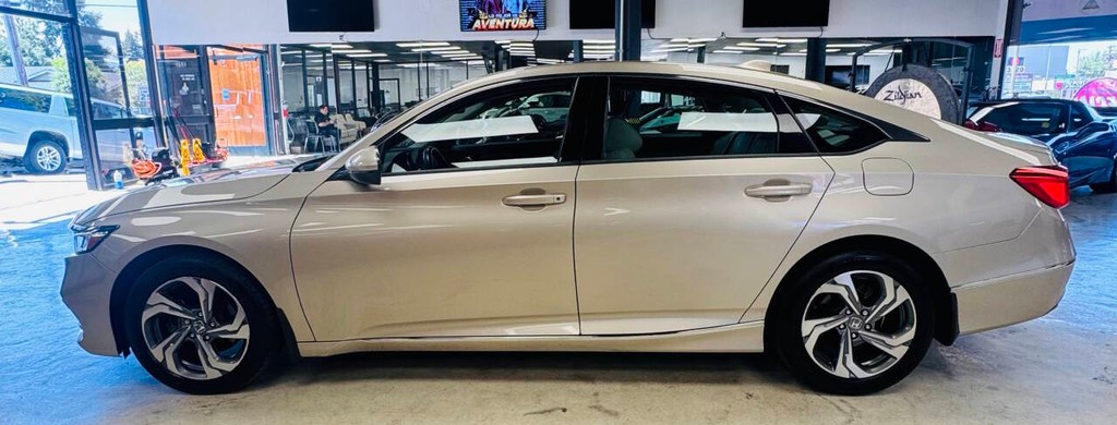 Honda Accord Vehicle Full-screen Gallery Image 04