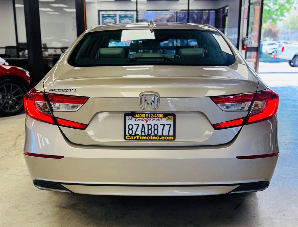 Honda Accord Vehicle Full-screen Gallery Image 07