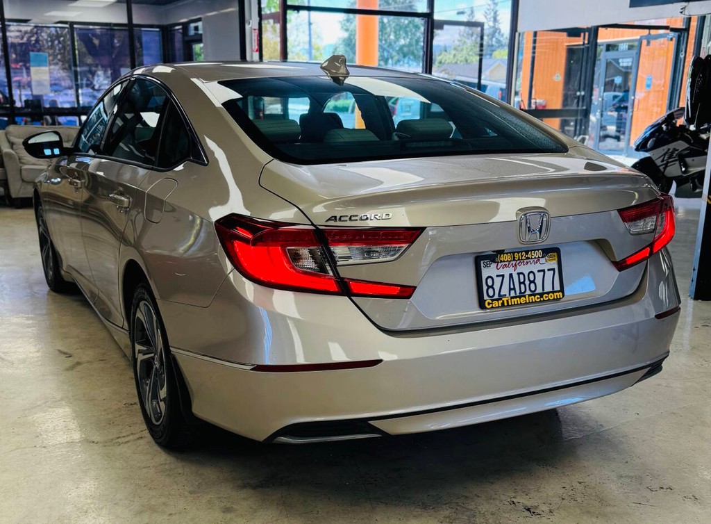 Honda Accord Vehicle Full-screen Gallery Image 08