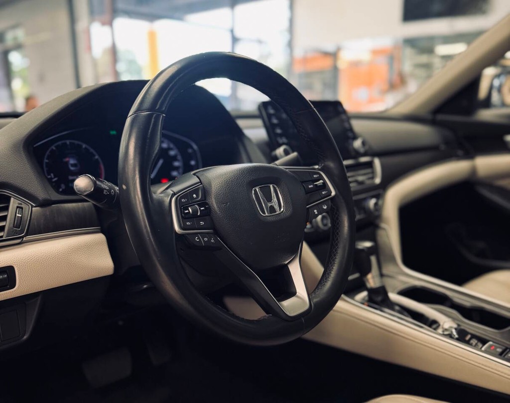 Honda Accord Vehicle Full-screen Gallery Image 11