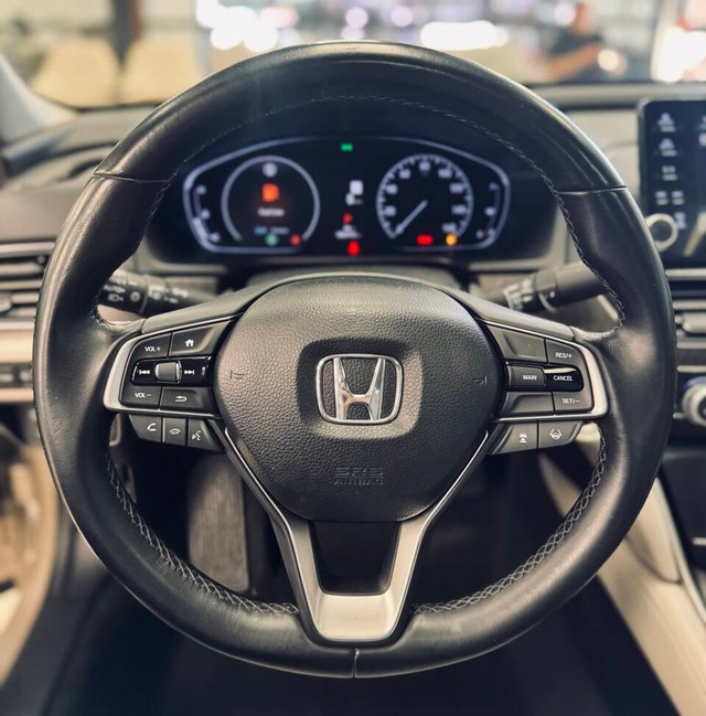 Honda Accord Vehicle Full-screen Gallery Image 09