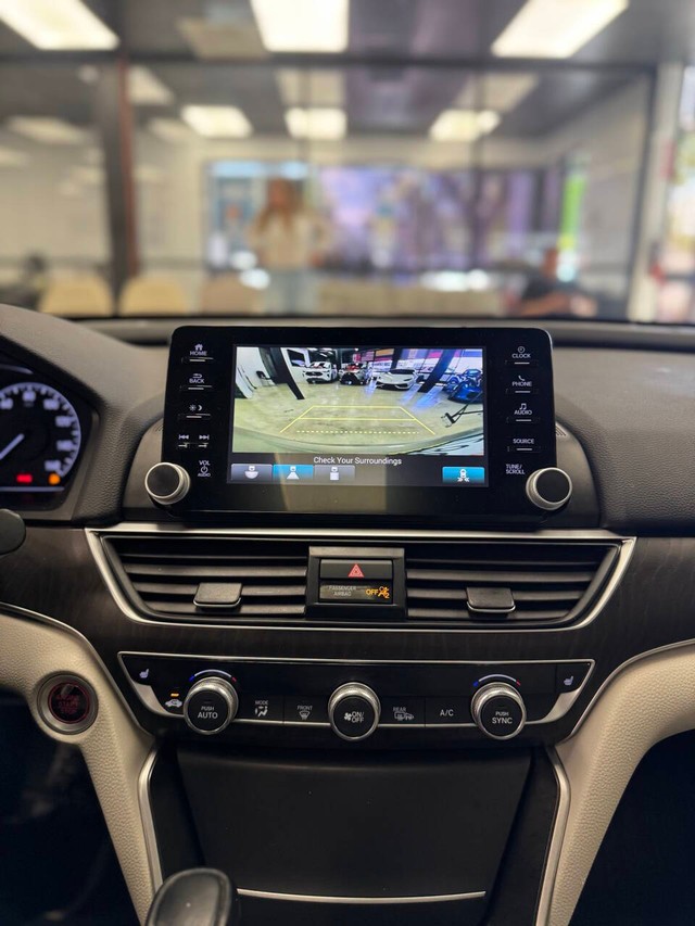 Honda Accord Vehicle Full-screen Gallery Image 10