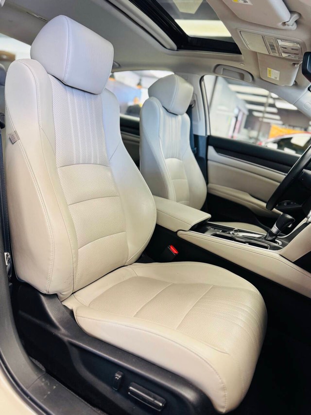 Honda Accord Vehicle Full-screen Gallery Image 13