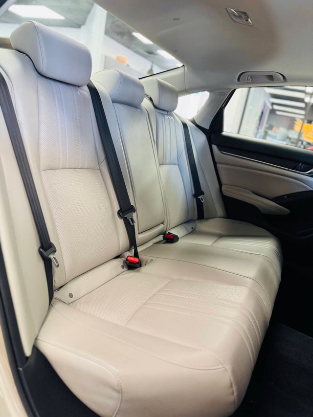 Honda Accord Vehicle Full-screen Gallery Image 15