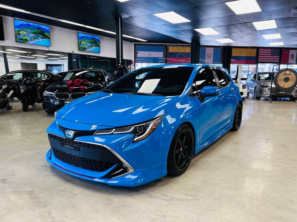 Toyota Corolla Hatchback Vehicle Full-screen Gallery Image 04