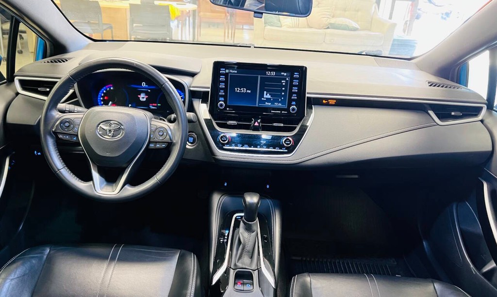 Toyota Corolla Hatchback Vehicle Full-screen Gallery Image 15