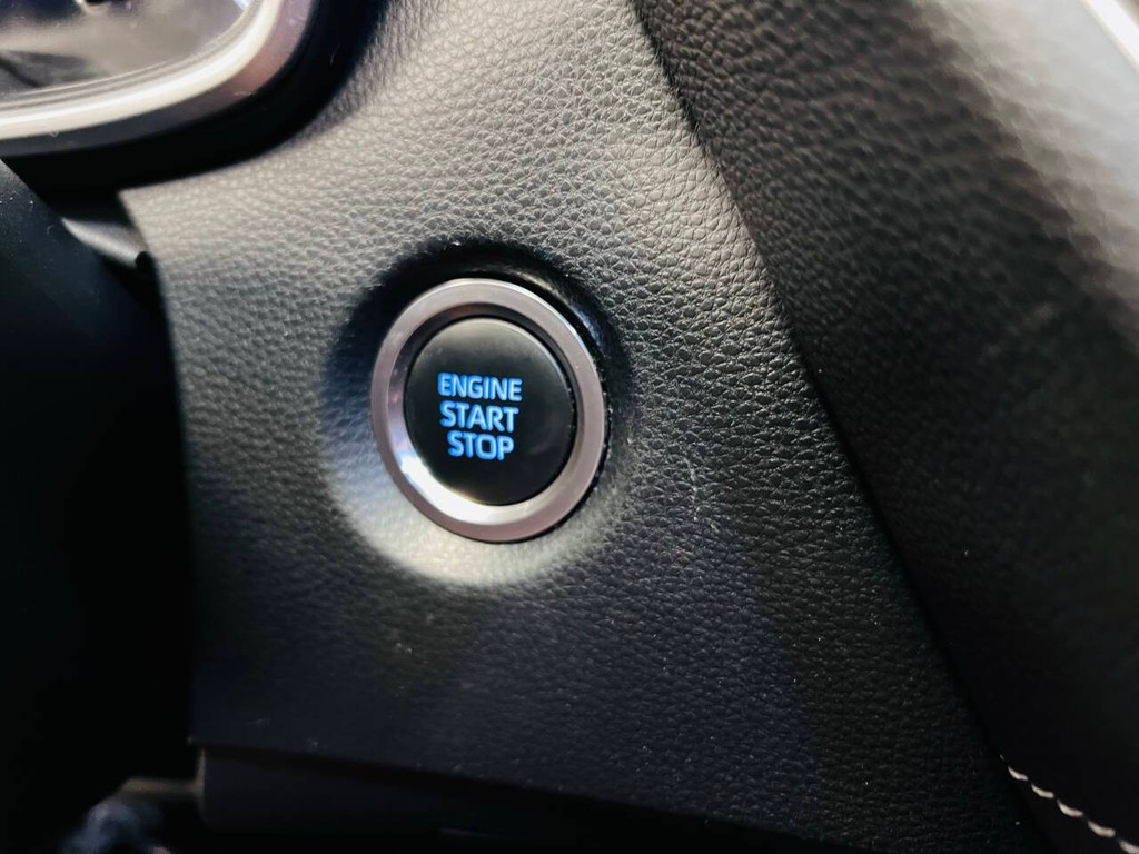 Toyota Corolla Hatchback Vehicle Full-screen Gallery Image 18