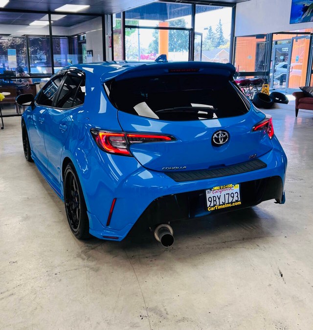 Toyota Corolla Hatchback Vehicle Full-screen Gallery Image 06