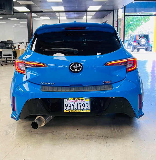 Toyota Corolla Hatchback Vehicle Full-screen Gallery Image 07