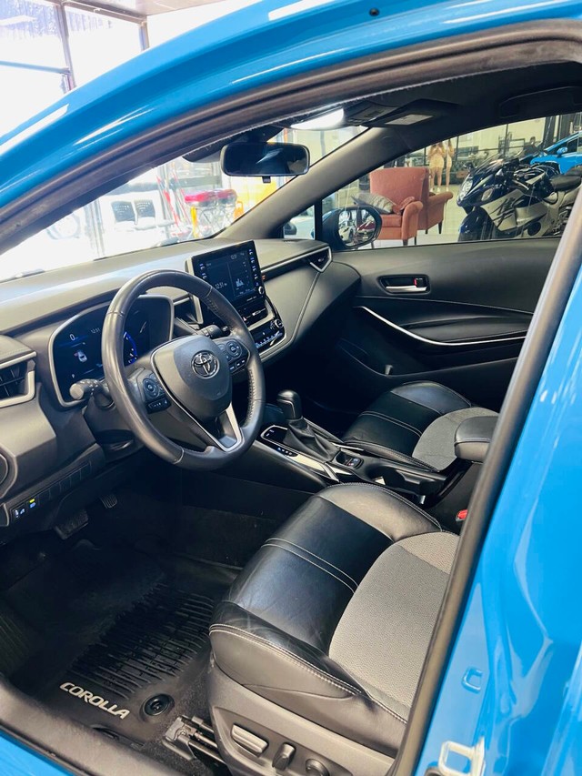 Toyota Corolla Hatchback Vehicle Full-screen Gallery Image 11