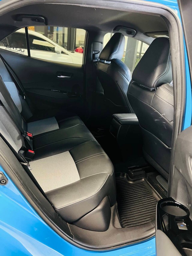 Toyota Corolla Hatchback Vehicle Full-screen Gallery Image 13