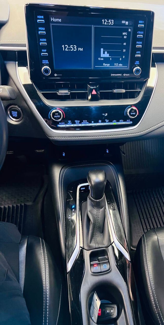 Toyota Corolla Hatchback Vehicle Full-screen Gallery Image 16