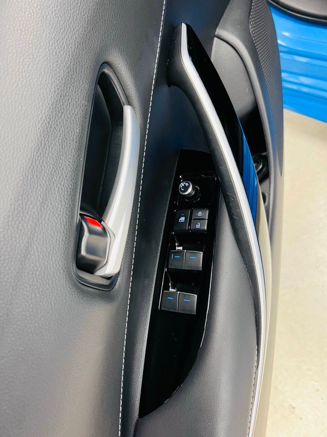 Toyota Corolla Hatchback Vehicle Full-screen Gallery Image 19