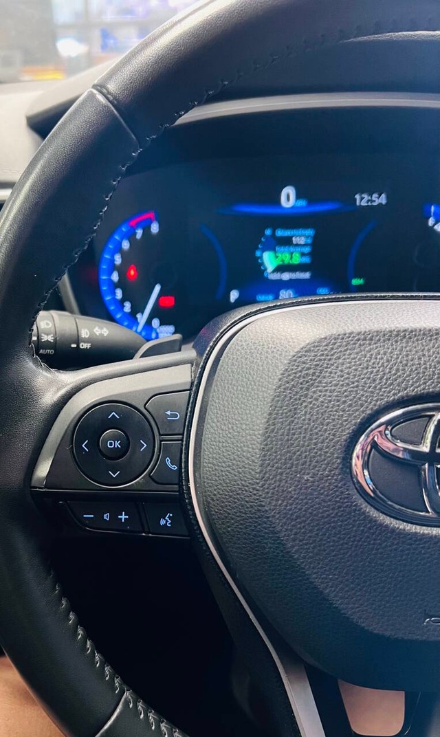 Toyota Corolla Hatchback Vehicle Full-screen Gallery Image 21