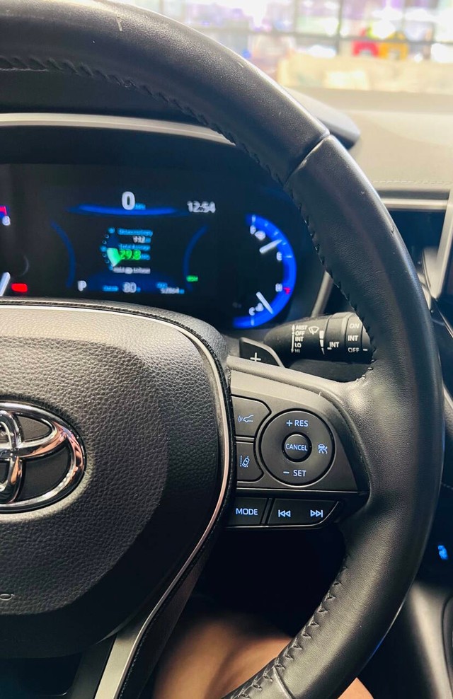 Toyota Corolla Hatchback Vehicle Full-screen Gallery Image 22