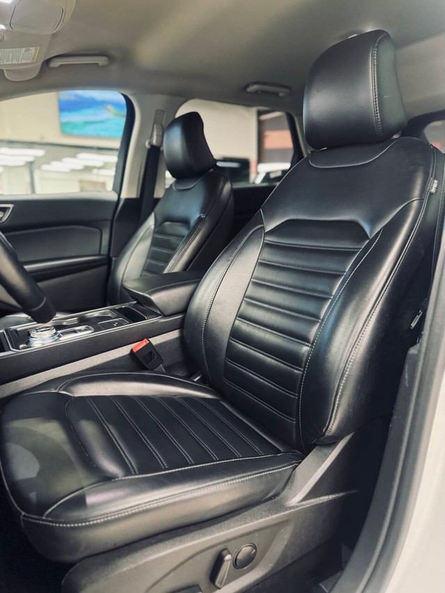 Ford Edge Vehicle Full-screen Gallery Image 13