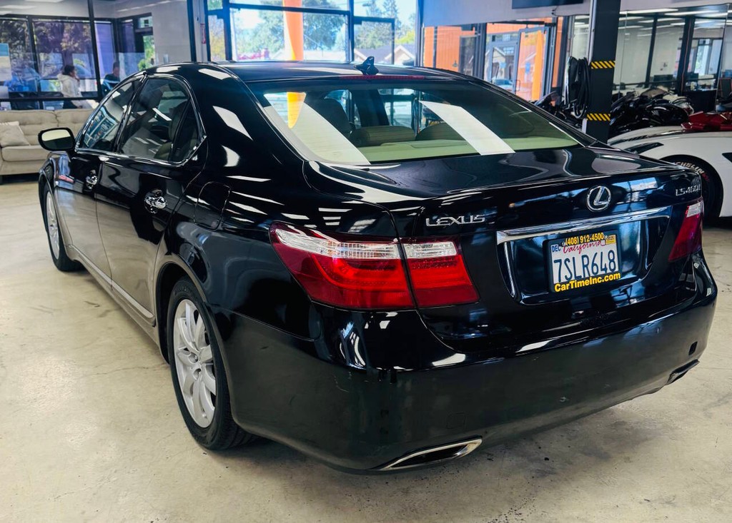 Lexus LS 460 Vehicle Full-screen Gallery Image 06