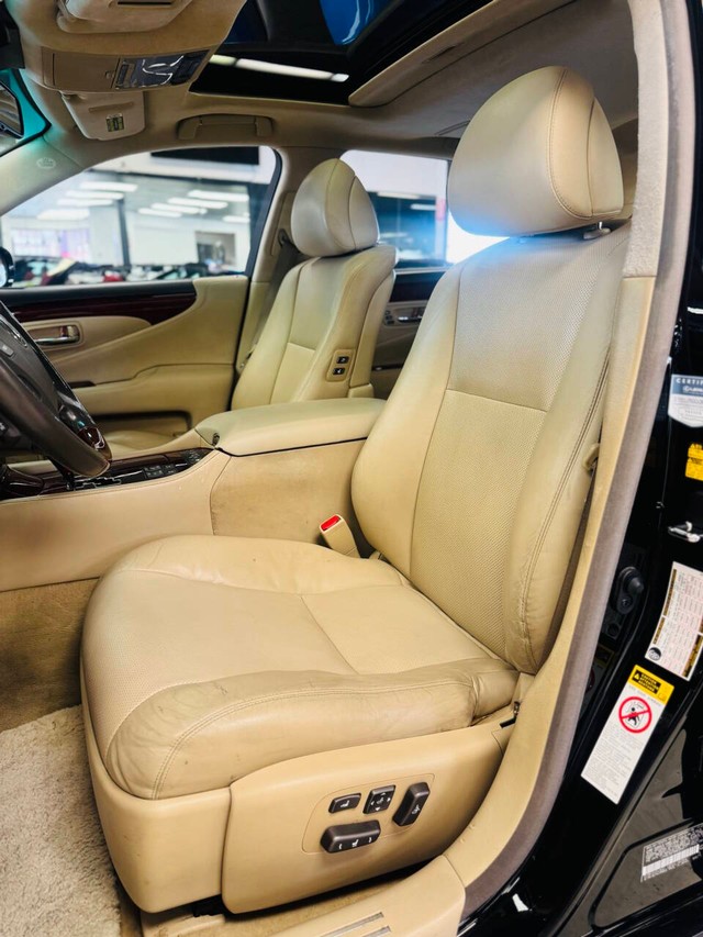 Lexus LS 460 Vehicle Full-screen Gallery Image 12