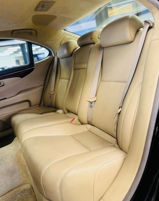 Lexus LS 460 Vehicle Full-screen Gallery Image 14