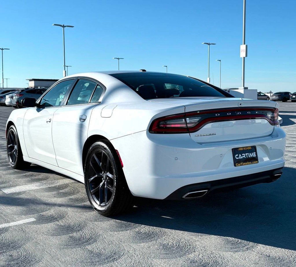 Dodge Charger Vehicle Full-screen Gallery Image 06