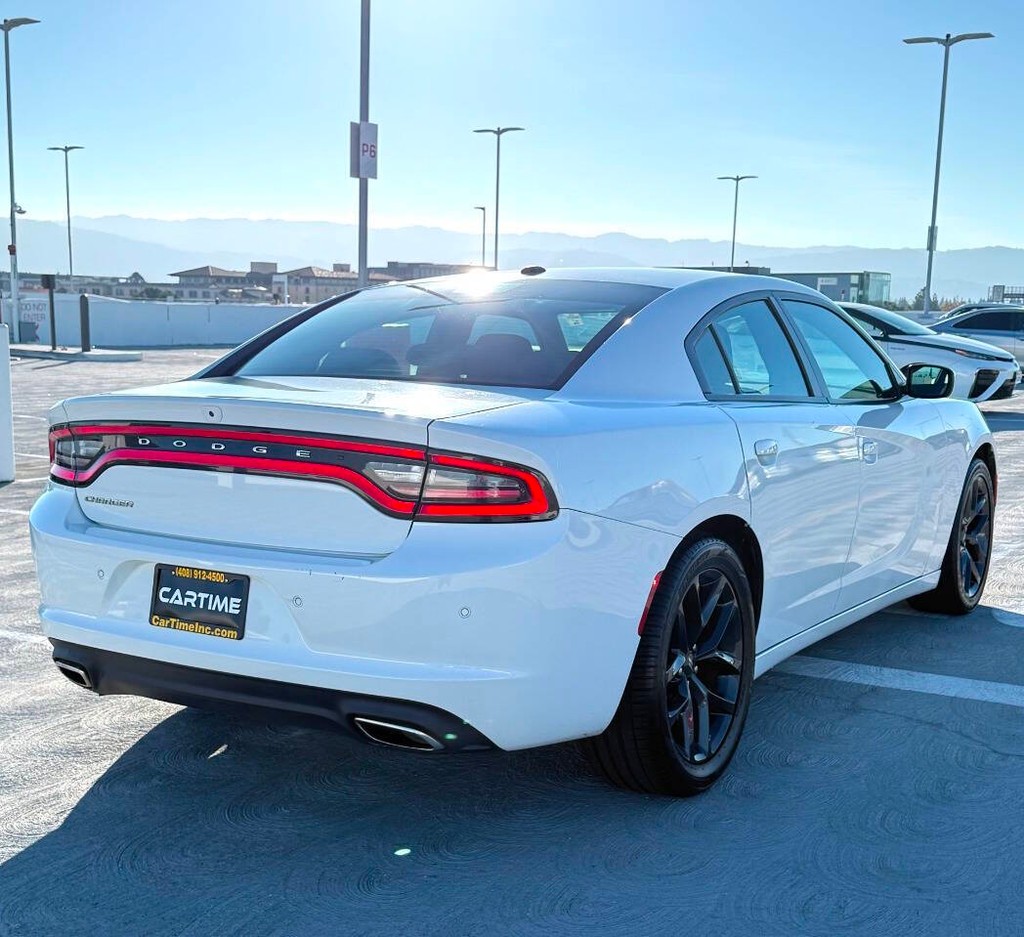 Dodge Charger Vehicle Full-screen Gallery Image 08