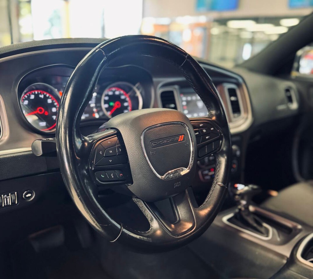 Dodge Charger Vehicle Full-screen Gallery Image 10