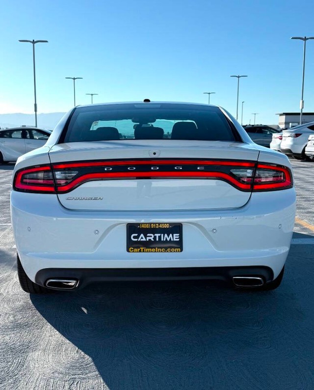 Dodge Charger Vehicle Full-screen Gallery Image 07