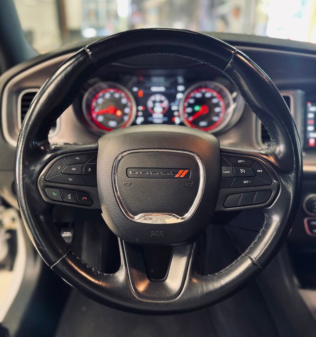 Dodge Charger Vehicle Full-screen Gallery Image 09