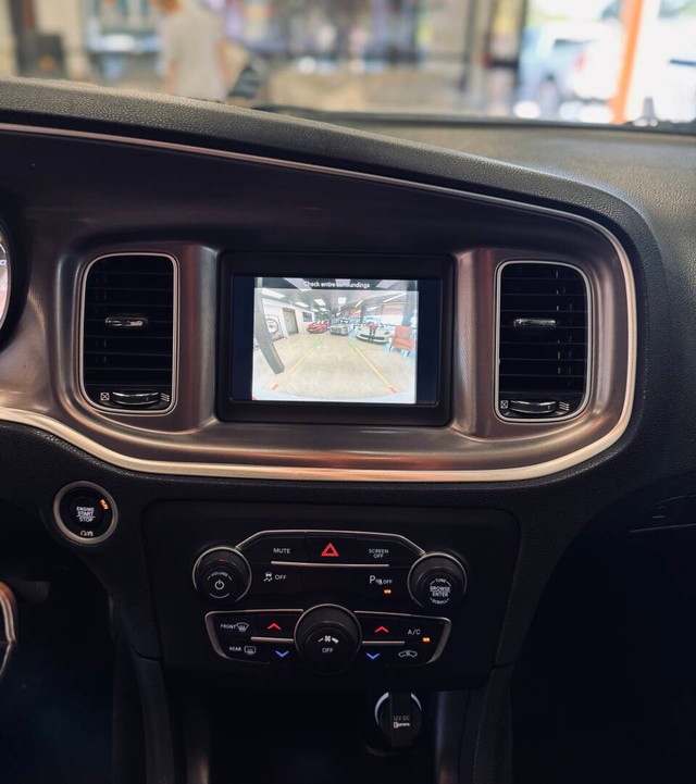 Dodge Charger Vehicle Full-screen Gallery Image 11