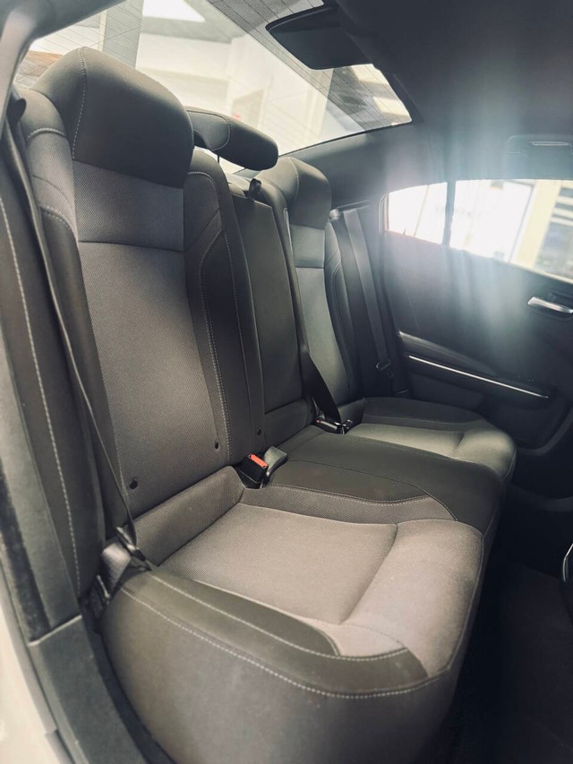 Dodge Charger Vehicle Full-screen Gallery Image 14