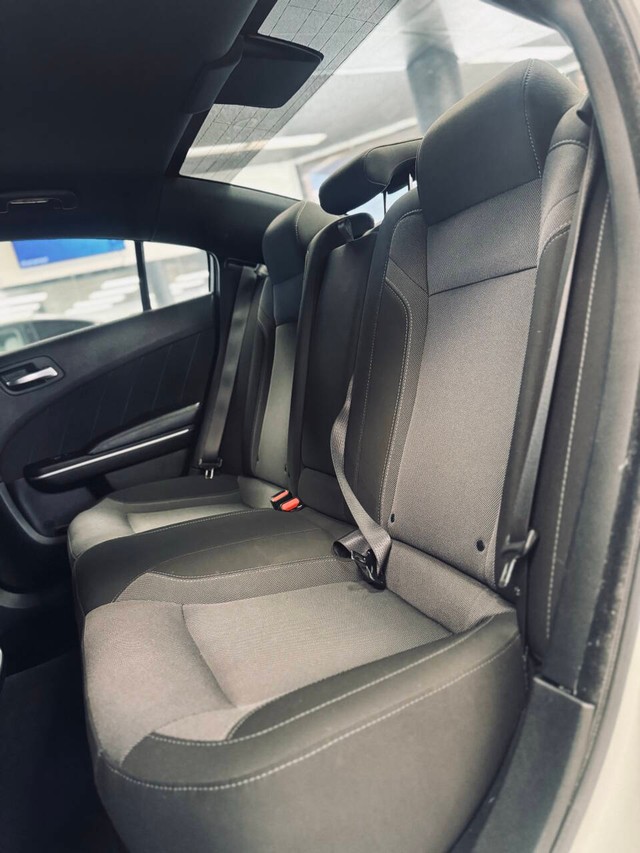Dodge Charger Vehicle Full-screen Gallery Image 15
