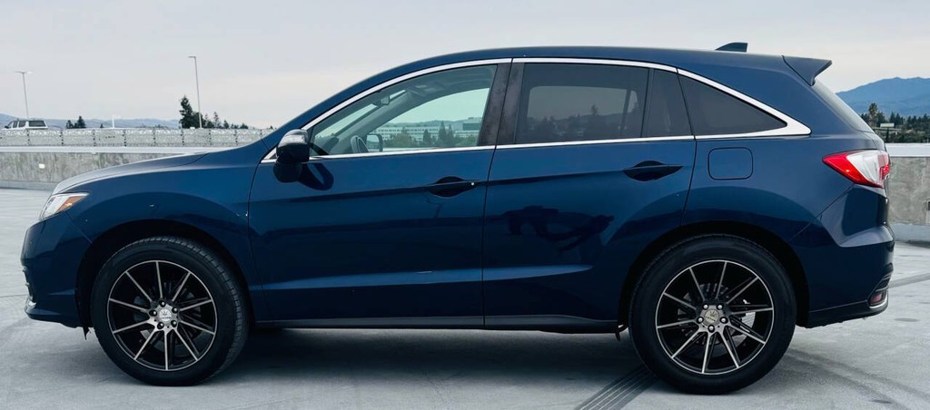 Acura RDX Vehicle Full-screen Gallery Image 05