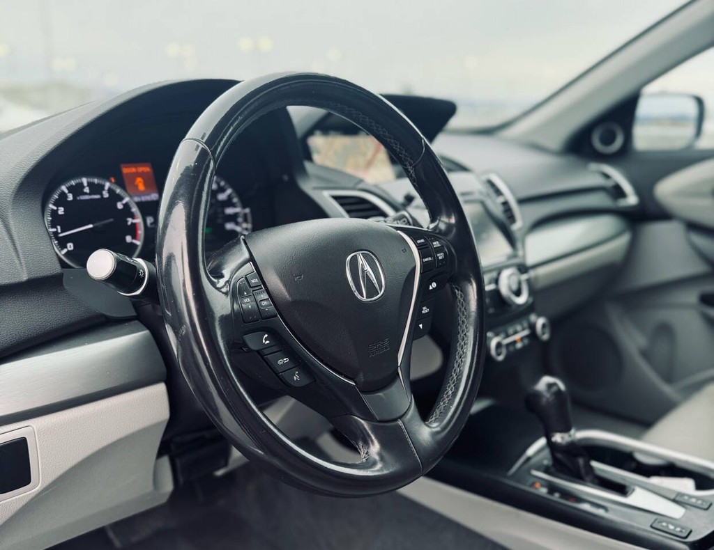 Acura RDX Vehicle Full-screen Gallery Image 17