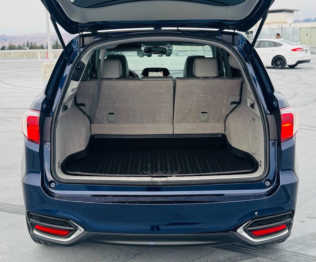 Acura RDX Vehicle Full-screen Gallery Image 30