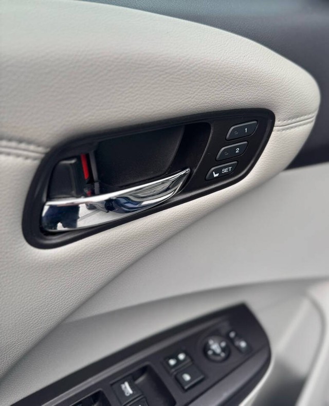 Acura RDX Vehicle Full-screen Gallery Image 32