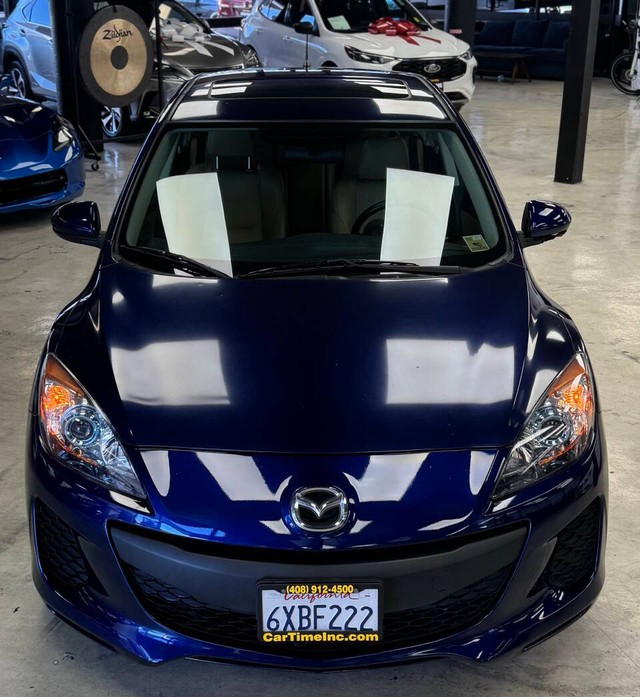 Mazda MAZDA3 Vehicle Full-screen Gallery Image 06