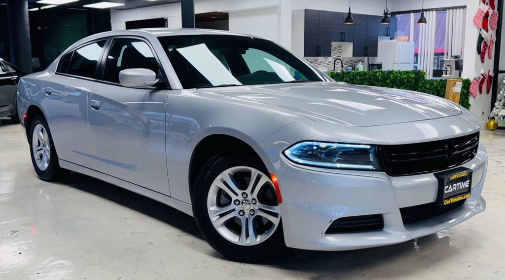 Dodge Charger Vehicle Full-screen Gallery Image 04