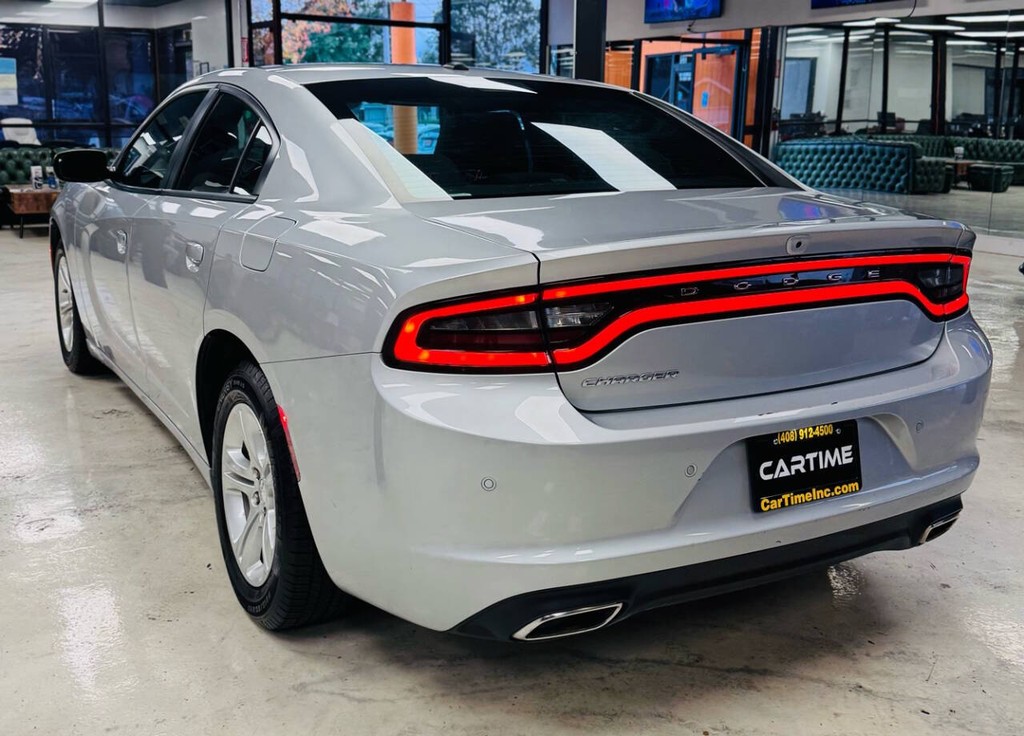 Dodge Charger Vehicle Full-screen Gallery Image 05