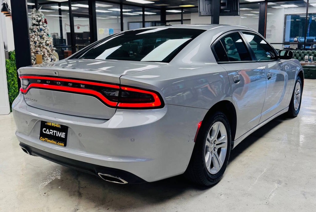 Dodge Charger Vehicle Full-screen Gallery Image 06