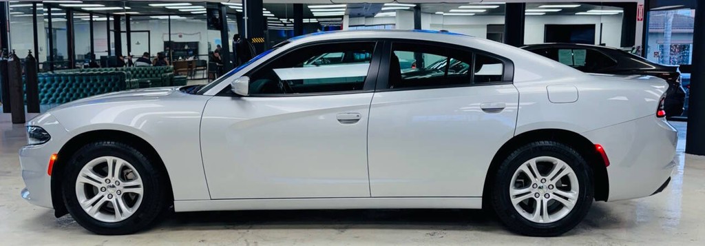 Dodge Charger Vehicle Full-screen Gallery Image 07