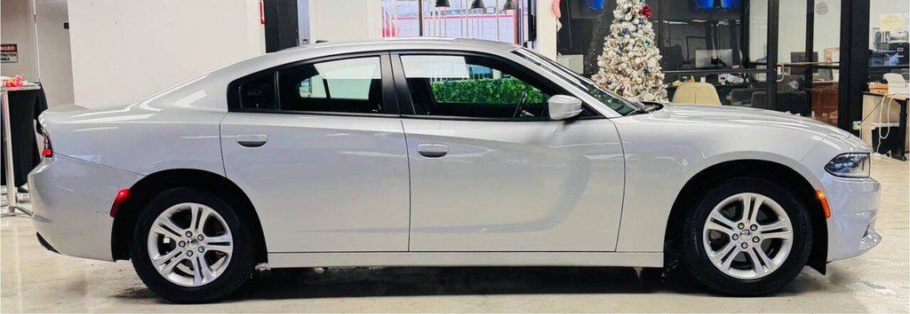 Dodge Charger Vehicle Full-screen Gallery Image 08