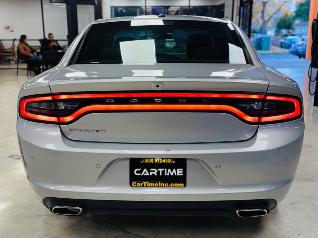 Dodge Charger Vehicle Full-screen Gallery Image 10