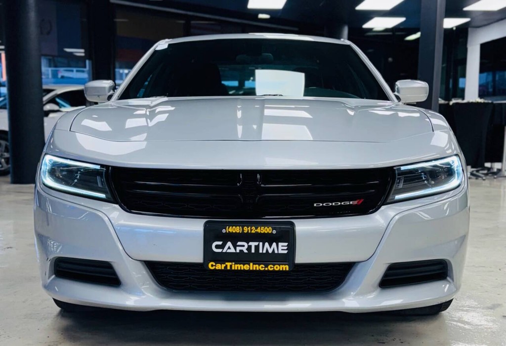 Dodge Charger Vehicle Full-screen Gallery Image 12